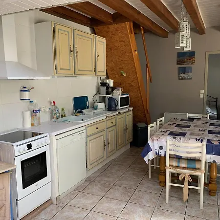 בית נופש Maison De Pays Au Centre Du Village *